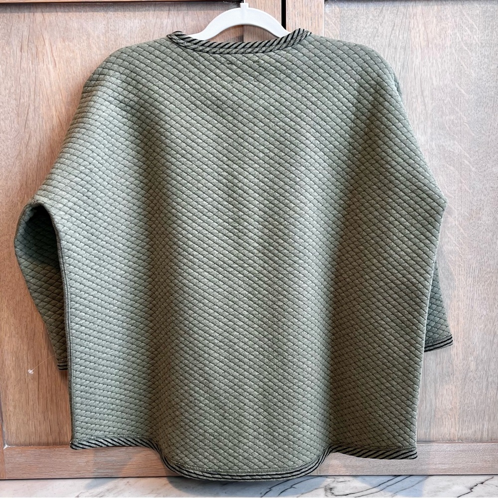 TUCKERNUCK Ally Swing Quilted Reversible Sweatshirt Sage Green Tennis Preppy S - Picture 14 of 17